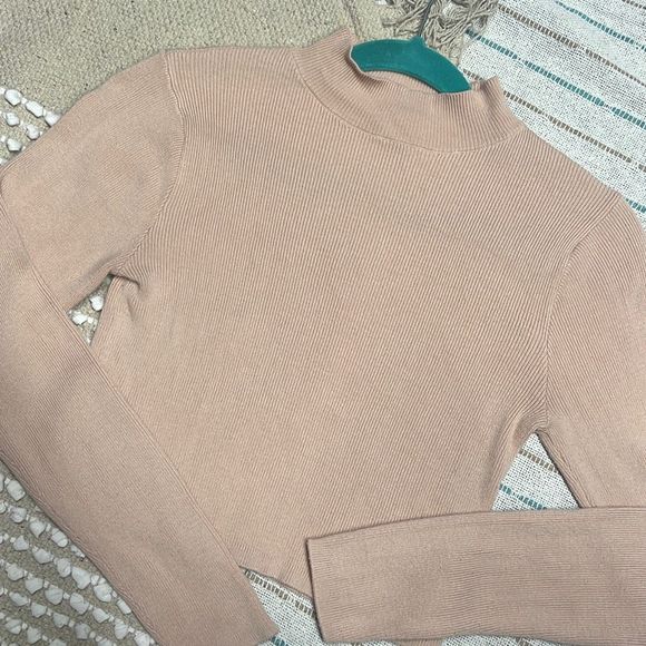 Pink Turtle Neck - Picture 2 of 3